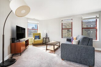 Building Photo - 615 N East St