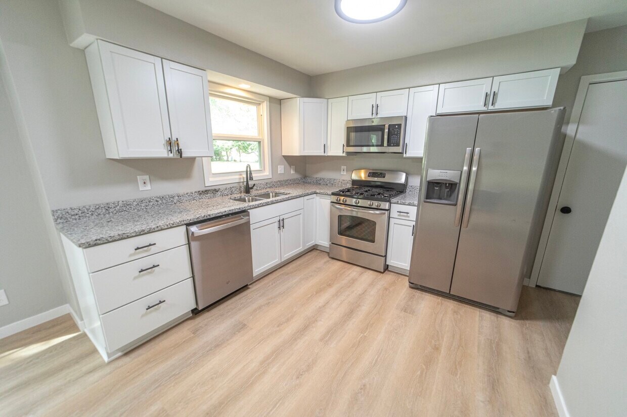 12146 Blue Spruce Dr, Roscoe, IL 61073 House Rental in Roscoe, IL