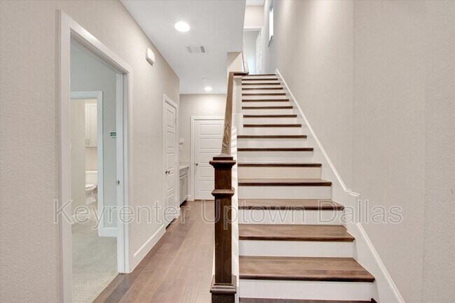 Foto del edificio - 1393 Arch Pl