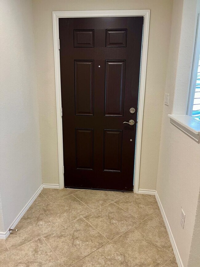 Building Photo - Discover this Like New 2/2 located in Del ...