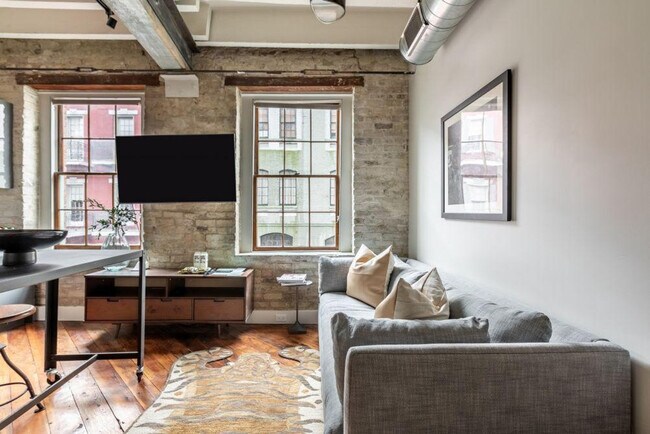 Foto del edificio - 315 Girod St