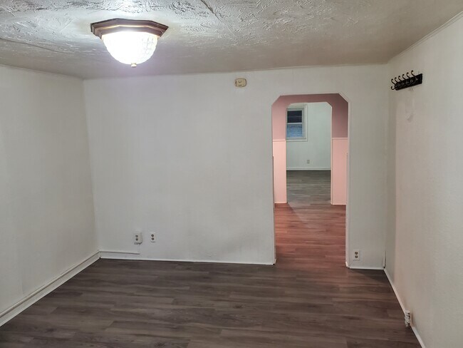 Foto del edificio - 811 Alexandria Pike