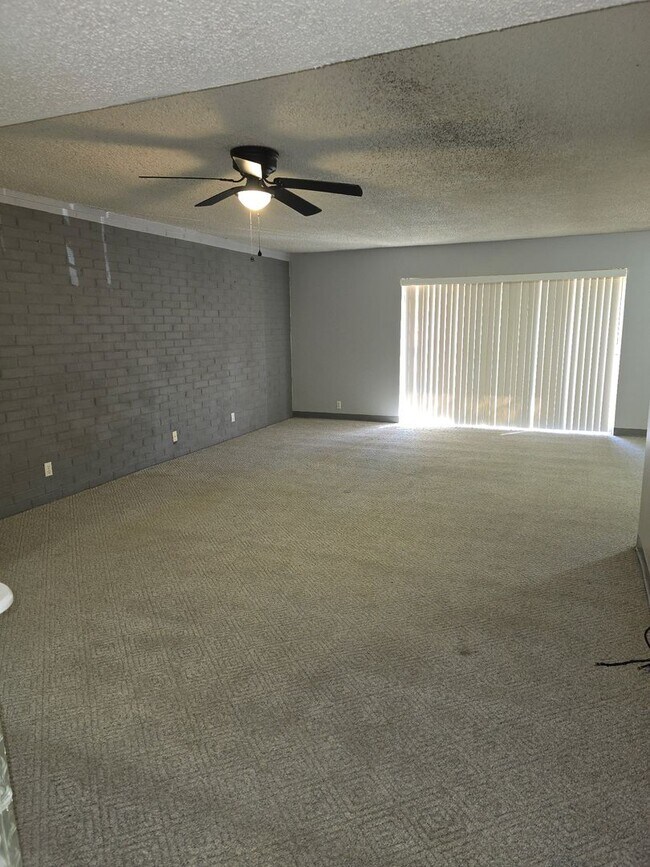 Foto del edificio - West Knoxville 37923 - 2 bedroom, 2 bath condo - Contact Lisa Vineyard and Shannon Russell (865) ...
