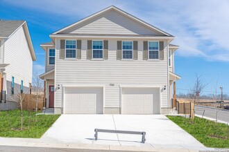 Building Photo - 7624 Magnolia Village