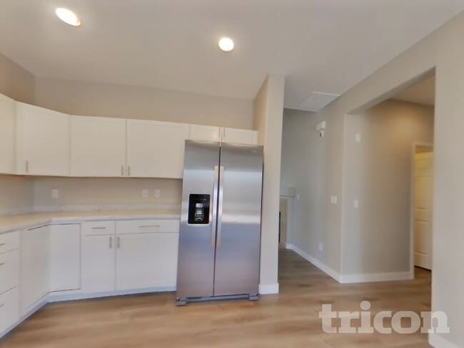 Foto del edificio - 12981 Roslyn St