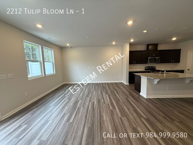 Foto del edificio - 2212 Tulip Bloom Ln