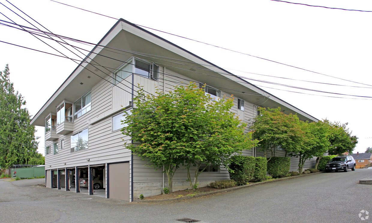 Building Photo - The Cascade View