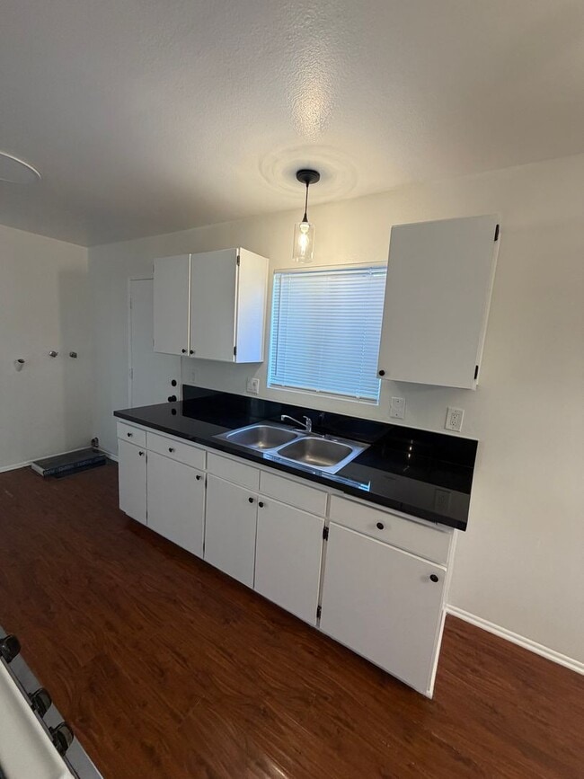 Foto del edificio - 2 Bed, 1 Bath single story duplex