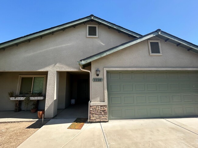 Building Photo - 3 bed 2 bath home