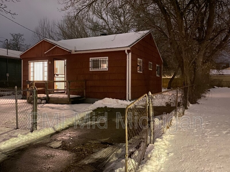 Primary Photo - 253 E Austin Ave