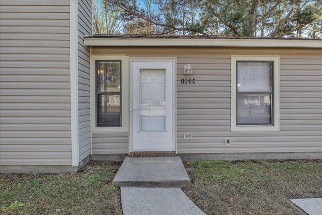 Building Photo - 2 Bed 2.5 Bath Duplex