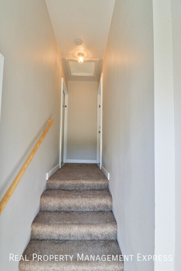 Foto del edificio - Great Upper level 1 Bedroom Apartment