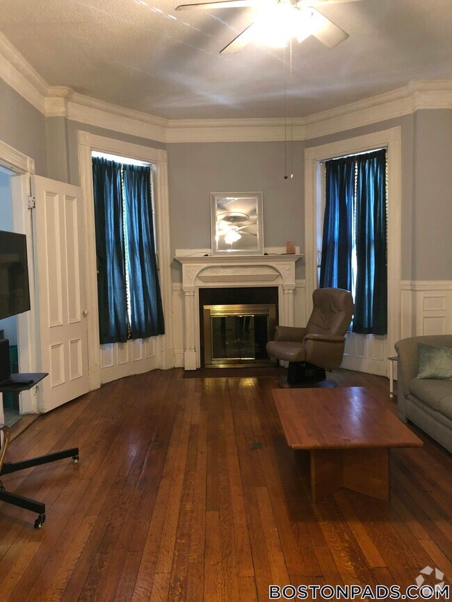 Building Photo - 290 Newbury St