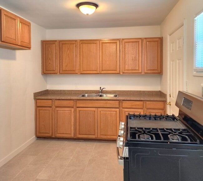 Foto del edificio - Just Remodeled 3BD, 1BA Riverside near 91 Fwy