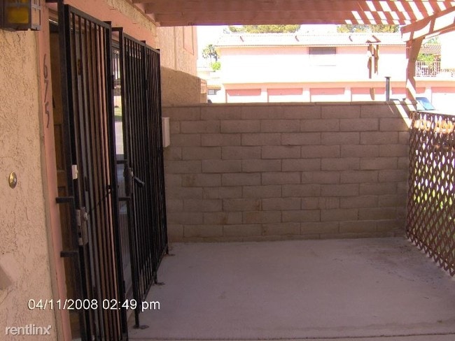 Building Photo - 1 br, 1.5 bath Townhome - 675 Pepper Tree Cir