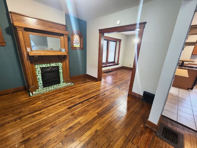 Building Photo - Welcome Home to Ohio City's Historic Charm!