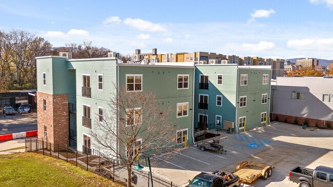 Building Photo - *ONE MONTH FREE* 621 MLK *Income Restricted*