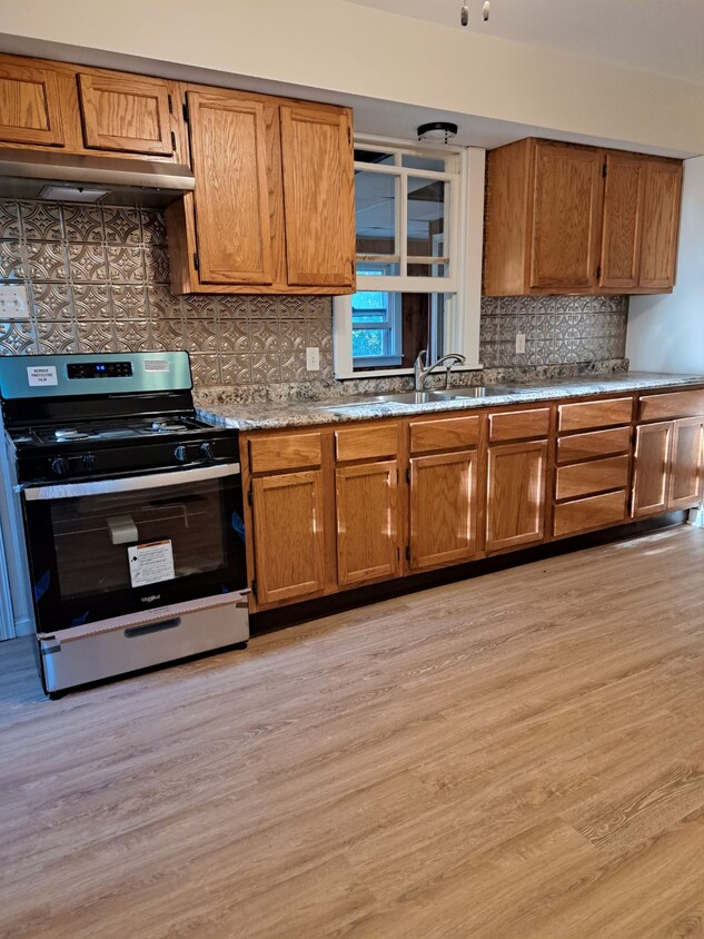 Updated kitchen - 152 Hengst Ln