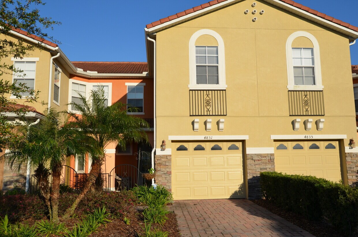 3/2.5 Townhouse with Garage and Waterview in Tuscany Place of Millenia - 3/2.5 Townhouse with Garage and Waterview in Tuscany Place of Millenia