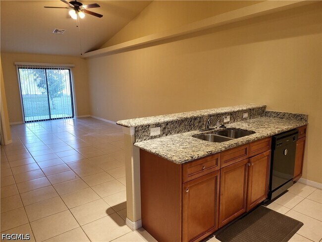 Foto del edificio - 4525 SW 8th Pl