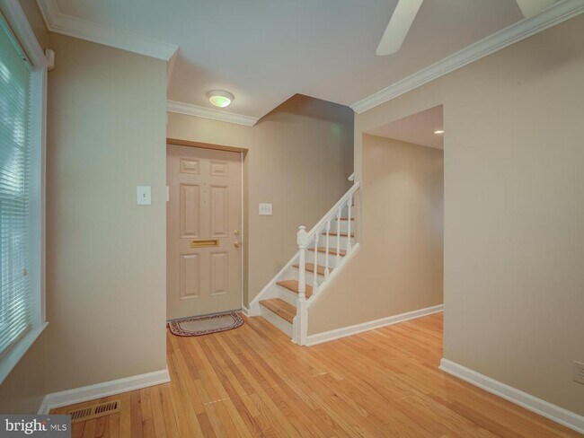 Building Photo - 514 S Henry St