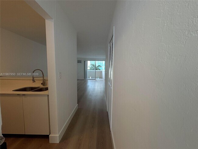 Foto del edificio - 505 NE 30th St