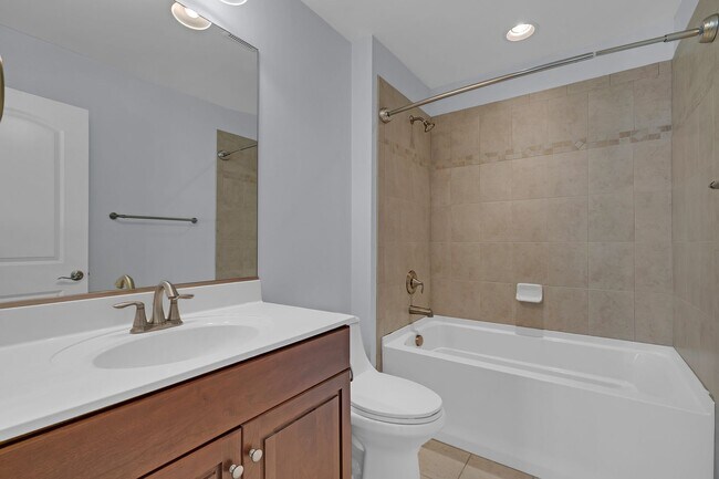 Foto del edificio - Contact Sabrina Thomas at 757-767-0767 for more information