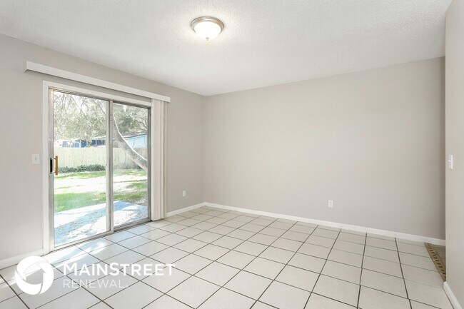 Building Photo - 2065 Chelwood Ct