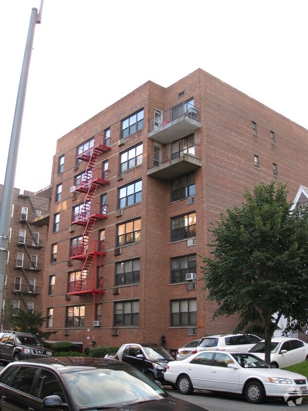 Building Photo - 11146 76th Dr
