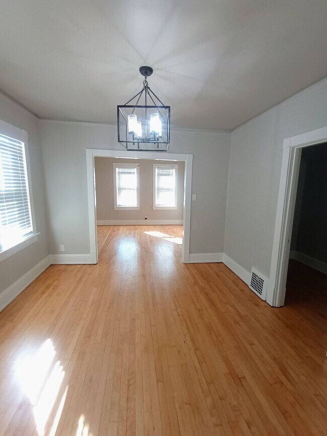 Foto del edificio - 1822 N Warren Ave