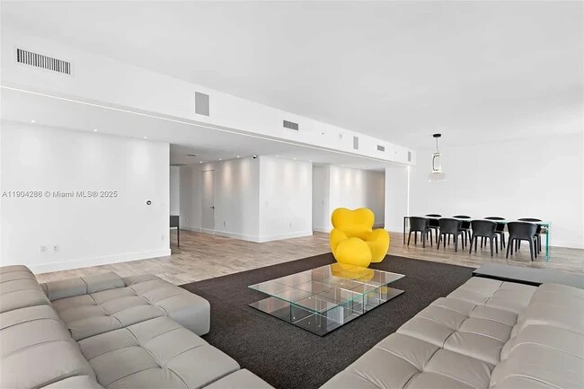 Foto del edificio - 650 NE 32nd St