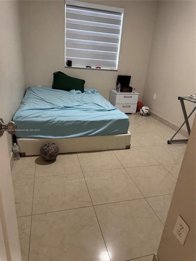 Foto del edificio - 6940 NW 179th St