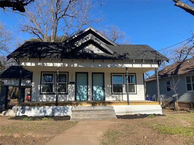 Building Photo - 205 Dallas St