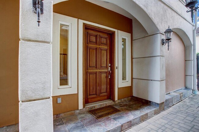 Foto del edificio - 3004 McCulloch Cir