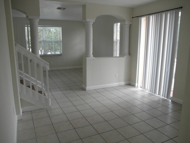 Building Photo - Shoma Townhomes