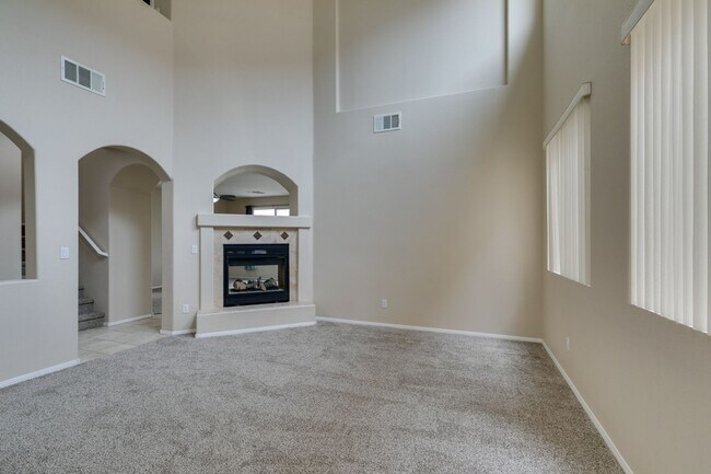 Foto del edificio - Beautiful 2-story home featuring 4 bedroom...