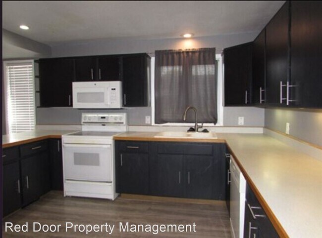 Building Photo - 3 br, 2 bath House - 2027 6th Ave S, Great...