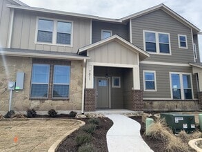 Building Photo - 7611 Stonehollow