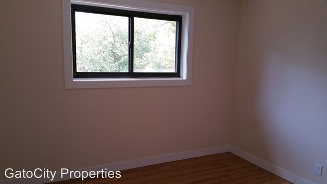 Foto del edificio - 1639 N Farwell Ave