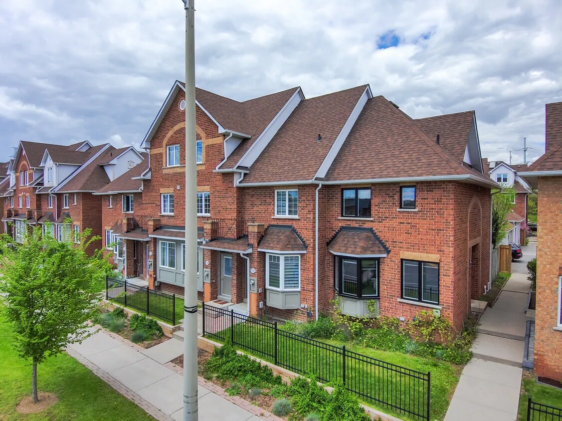 Primary Photo - 9518 Sheppard Av E
