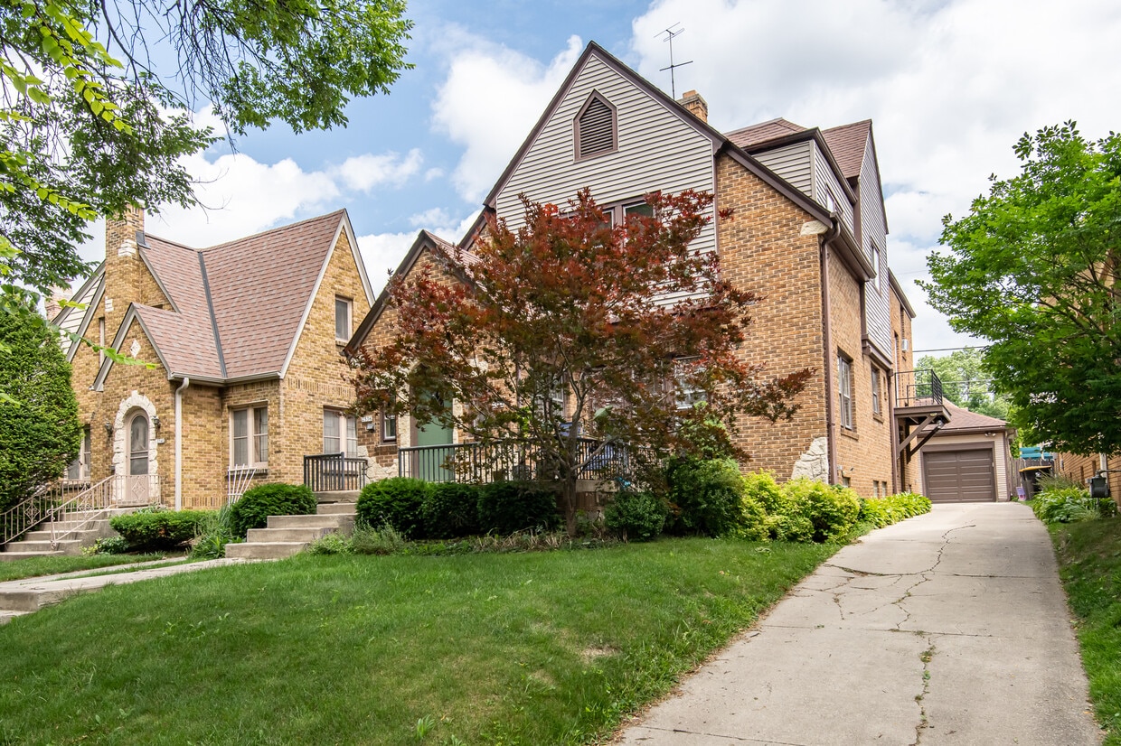 2534 N 69th St Unit 2534, Wauwatosa, WI 53213 Apartments in Wauwatosa