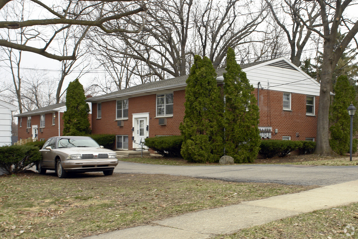 Building Photo - 867-883 EMERALD Ave NE