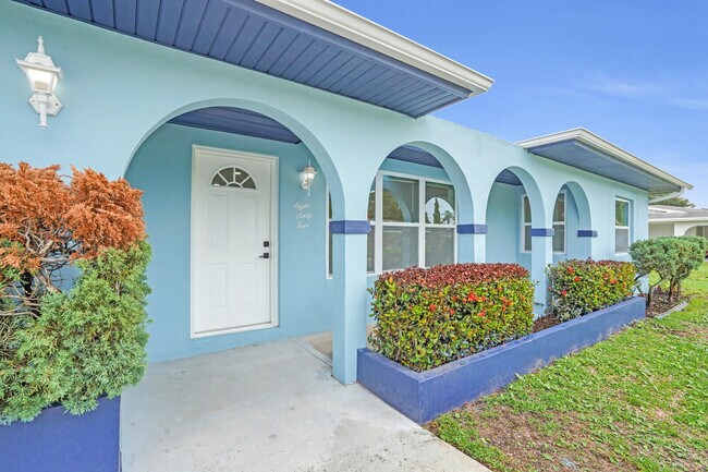 Building Photo - 865 SE Tierra Ct