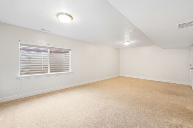 Foto del edificio - Spacious 4 Bedroom Townhome in Vineyard, UT