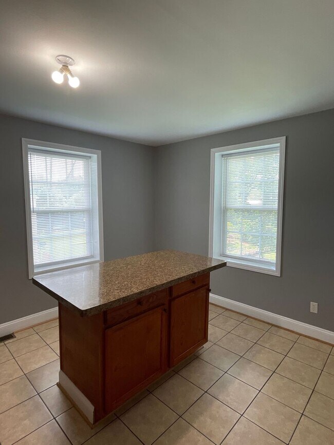 Foto del edificio - Beautifully renovated 3 bedroom 2 bath hou...