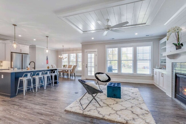 Photo - Martin's Point Apartment