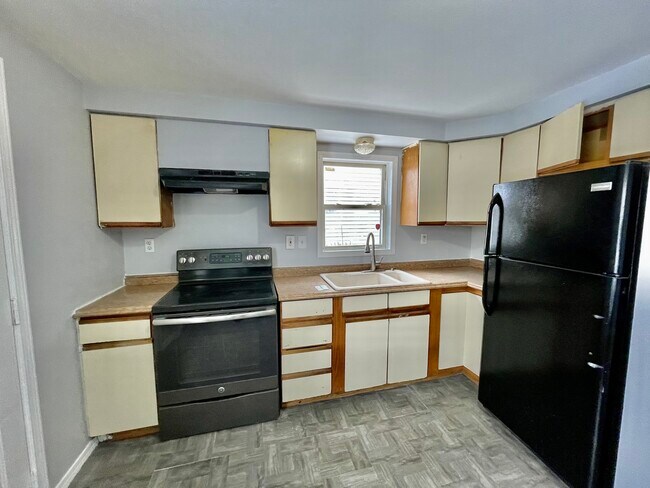 Building Photo - 371 Whiton St