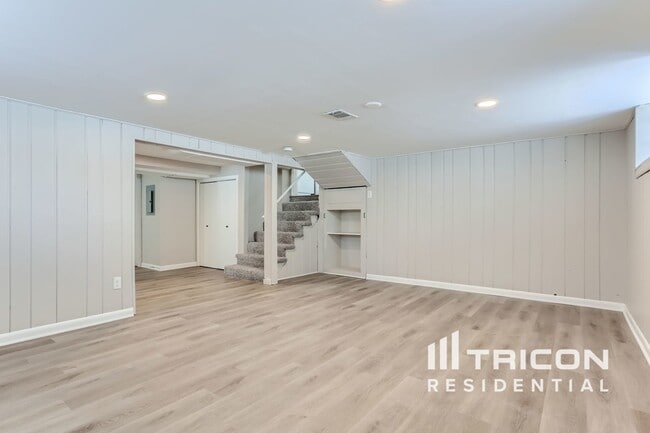 Building Photo - 7755 Eastwood Rd