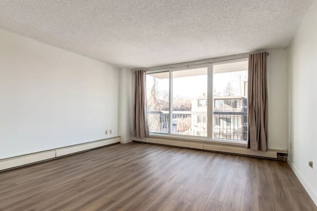 Building Photo - Elkwater Apartments