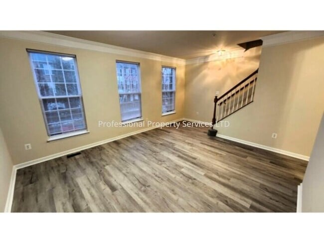 Building Photo - Luxury Townhome In The Villages Of Urbana